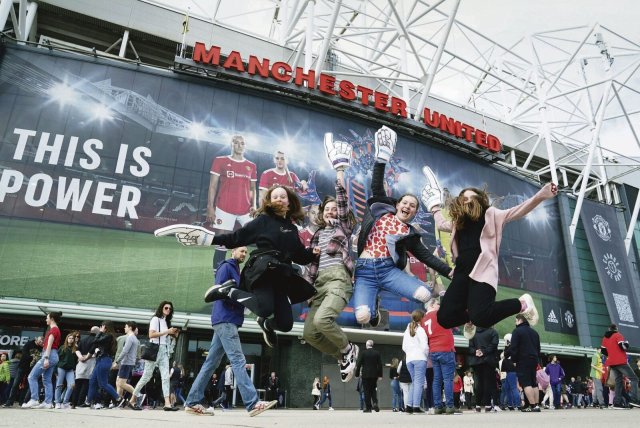 Im Stadion Old Trafford von Manchester United wird die EM eröffnet. Die 74 000 Tickets für das Spiel England gegen Österreich sind seit Monaten vergriffen.
