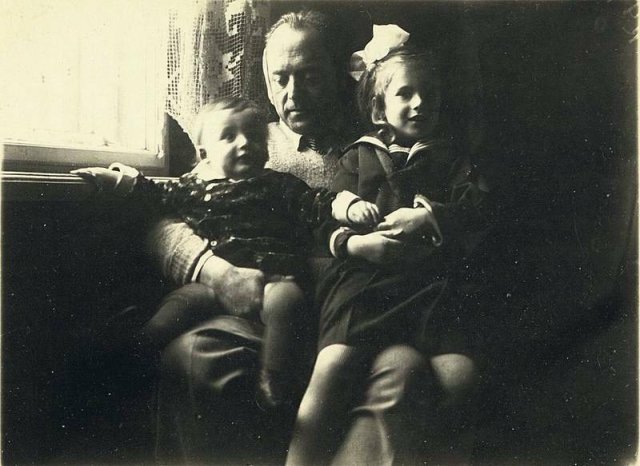 Hermann Borchardt mit seinen Kindern zu Beginn der 30er Jahre