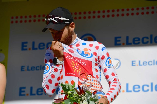 Simon Geschke durfte am Sonntag erstmals das offensichtlich sehr beliebte Bergtrikot der Tour de France überstreifen.