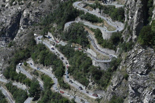 Durch 21 Kurven müssen die Radfahrer am Berg bis nach l’Alpe-d’Huez hochfahren.