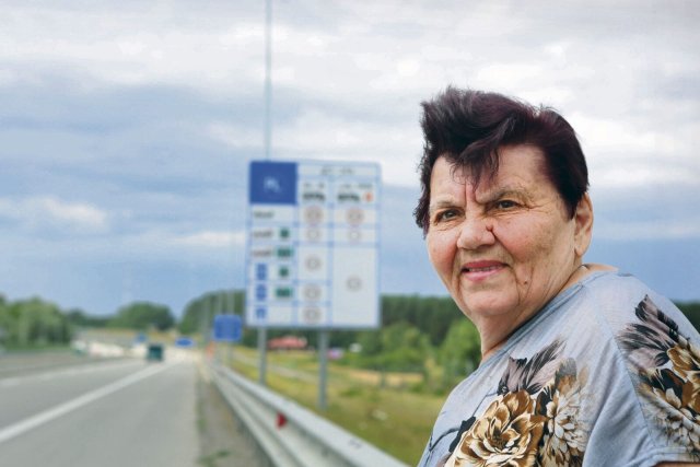 Auf dem Weg nach Deutschland: Die NS-Überlebende Galina Wassilijewna Slepcova an der ukrainisch-polnischen Grenze