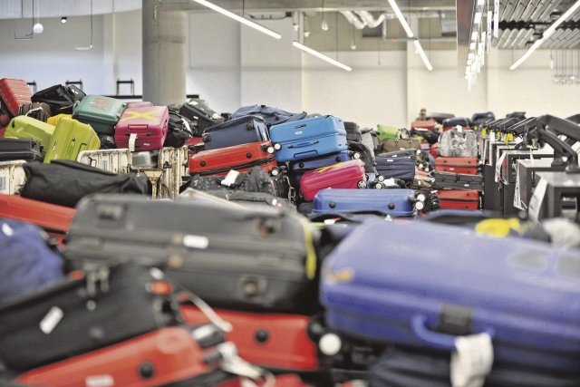 Gepäckabfertigung im Flughafen Frankfurt – zu viele Koffer, zu wenig Personal