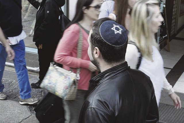 Zeichen setzen gegen Antisemitismus – mit Kippa.