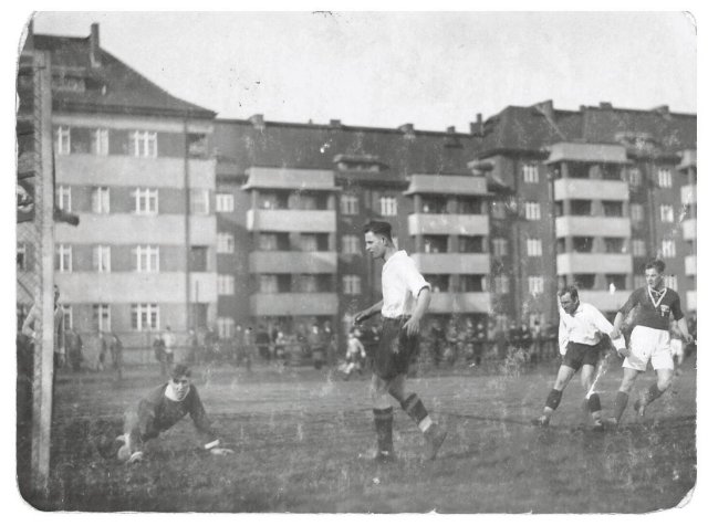 Ein Fußballspiel des SC Sparta 1911 Lichtenberg gegen den FC Neukölln im Jahr 1929.