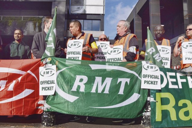 Streikposten während des Arbeitskampfs der Bahn-Beschäftigten Ende Juni in London