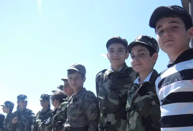 Kinder in Uniform, Armenien 2014