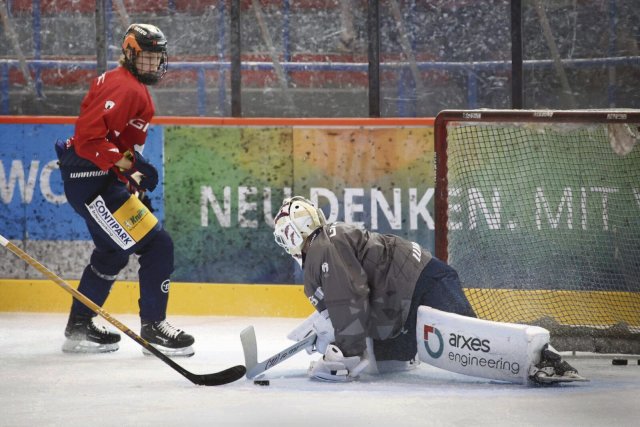 Eric Hördler (l.) will mit "Mister Eisbär" auf dem Eis stehen, Juho Markkanen wird wohl die neue Nummer eins.