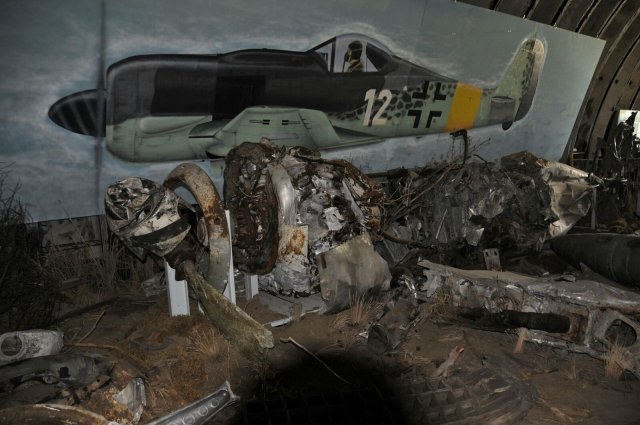 Das Jagdflugzeug der Luftwaffe mit dem jungen Piloten Hans Grapenthin wurde im April 1945 kurz vor der Oder abgeschossen und stürzte in einen See.