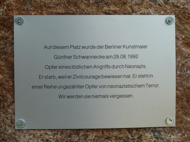 Die Tafel, die an Günter Schwannecke erinnert.