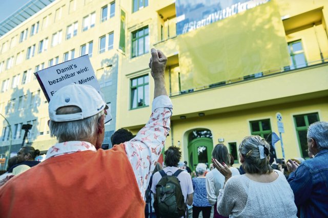 Protestieren statt Frieren, Heizung, Brot und Frieden: Kundgebung am 5. September vor der Bundeszentrale der Grünen.