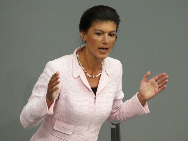 Für viele in der Linken ist sie ein rotes Tuch: Sahra Wagenknecht während ihrer umstrittenen Rede im Bundestag Foto: dpa/Wolfgang Kumm