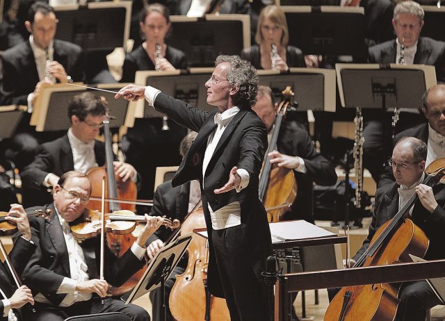 Welch ein fantastisches Orchester! Franz Welser-Möst dirigiert The Cleveland Orchestra. Wie grandios sie Schubert geben, das wird einem noch lange im Kopf rumspuken, jede Wette!