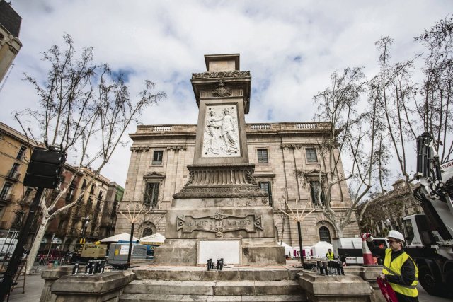 Mehr als hundert Jahre thronte eine überlebensgroße Statue von Antonio López y López vor dem Postamt in der katalanischen Hauptstadt. Nach Protesten der Initiative SOS Rassismus im Jahr 2018 bleibt der Sockel leer.