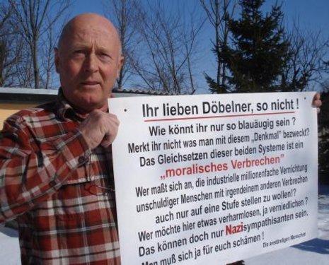 Erst hat Wilfried Bretschneider mit Plakaten gegen das Denkmal vorm D&#246;belner Lessing-Gymnasium protestiert. Als ihn niemand erh&#246;rte, griff er zum Filzstift &#8211; und kam vor Gericht. Fotos: Hendrik Lasch