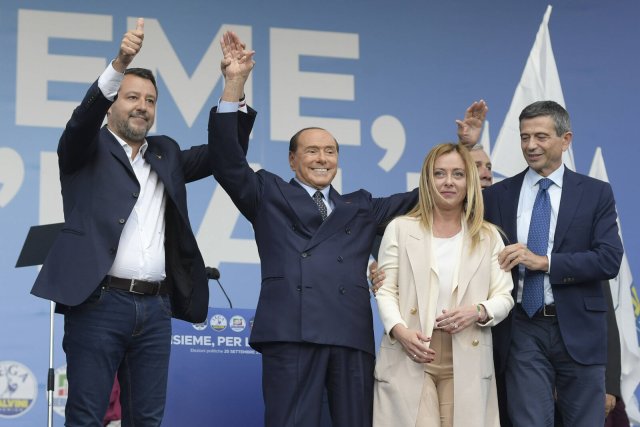 "Gemeinsam für Italien", heißt es bei der Wahlkampfveranstaltung derRechtsparteien Lega, Fratelli d'Italia, Forza Italia und Noi Moderati in Rom.