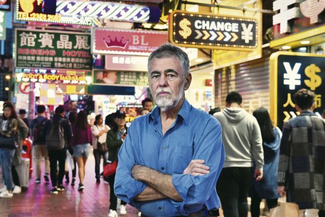 Bruce Aitken sagt, früher habe er sich bei seinen illegalen Geldgeschäften selbst »wie eine Zentralbank« gefühlt. Heute ist der US-Amerikaner wegen seiner Radioshow in Hongkong bekannt.