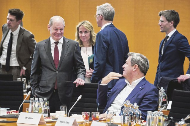 Bayerns Regierungschef Markus Söder warnt, der "Doppelwumms" von Kanzler Scholz könne zum "Wümmschen" verkümmern.