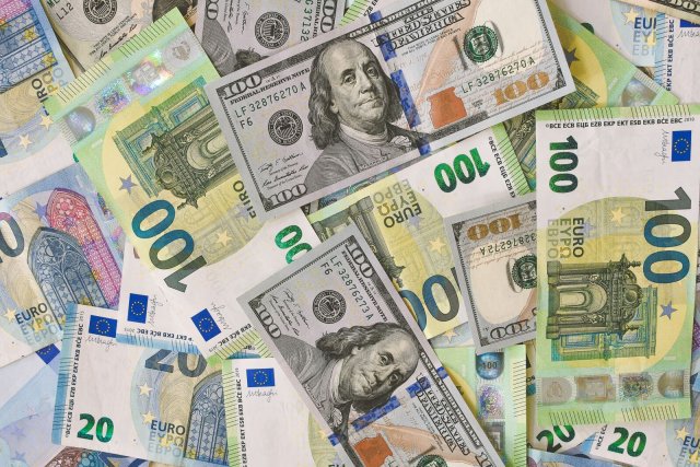 US-Dollar und der EURO warden in der globalen Währungshierarchie am besten bewertet.