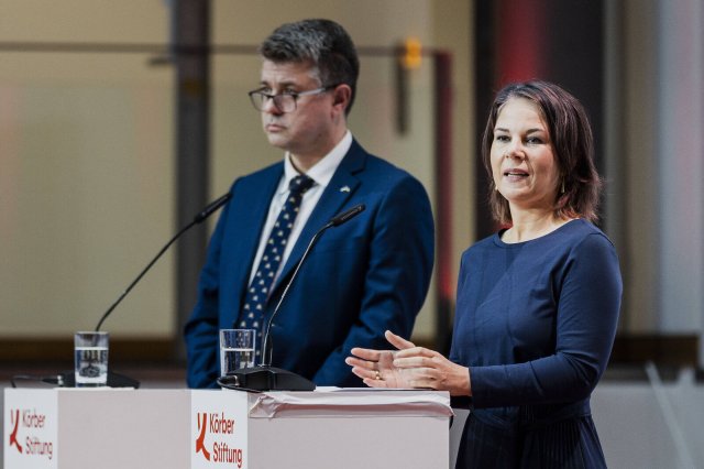 Bundesaußenministerin Annalena Baerbock und ihr estnischer Amtskollege Urmas Reinsalu auf dem diesjährigen Berliner Forum Außenpolitik