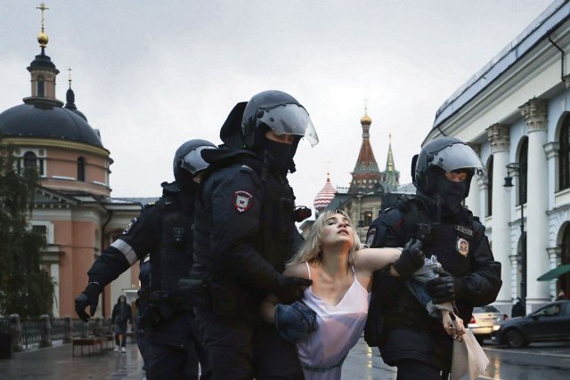 Straßenproteste gegen den Krieg werden in Russland so gut wie immer unterbunden. Viele Oppositionspolitiker sitzen im Gefängnis oder sind wie Ksenia Thorstrom ins Ausland gegangen. Regimegegner agieren vor allem im Untergrund.