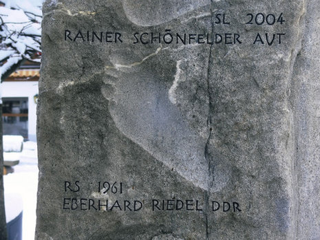 Der Adelbodener Place of Fame mit Riedels Fußabdruck