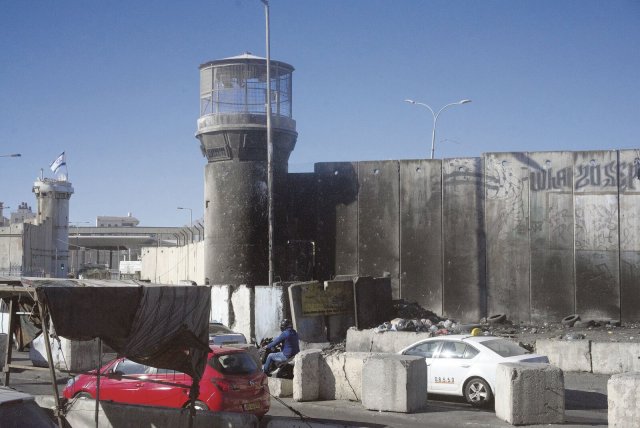 Das Passieren des Kalandia-Checkpoints zwischen Ost-Jerusalem und dem Westjordanland gerät für einen gebürtigen Ostberliner zum bedrückenden Déjà-vu. Regelmäßig gibt es hier gewaltsame Zusammenstöße.