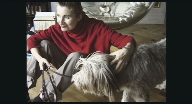 Sanft und bissig: Elfriede Jelinek mit Hund