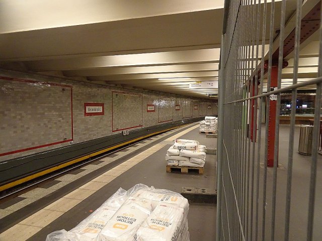 Noch bis mindestens Februar bleibt das Gleis Richtung Pankow der U2 am Alexanderplatz gesperrt.