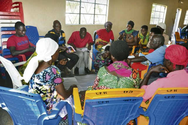 Die Friedenskomitees legen in Burundi Streitigkeiten durch Mediation bei.