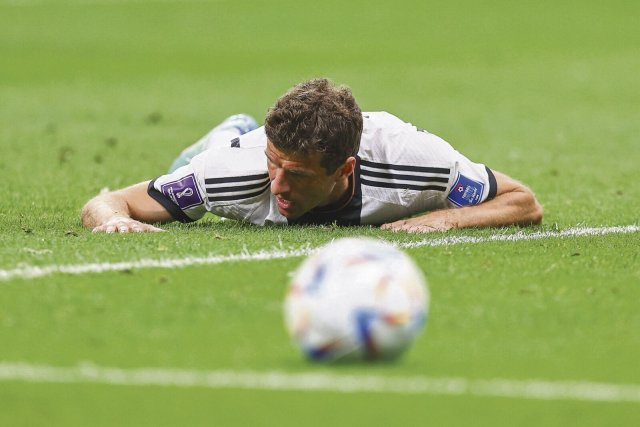 Die deutsche Nationalmannschaft muss sich nach dem Aus in der Vorrunde wieder aufrichten: Ob mit oder ohne Thomas Müller, ist noch nicht entschieden.