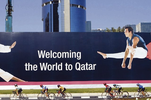 Mit den Asienspielen 2006, hier das Straßenrennen der Radsportlerinnen, bekam der Sport in Katar eine neue Bedeutung, vor allem für Frauen.