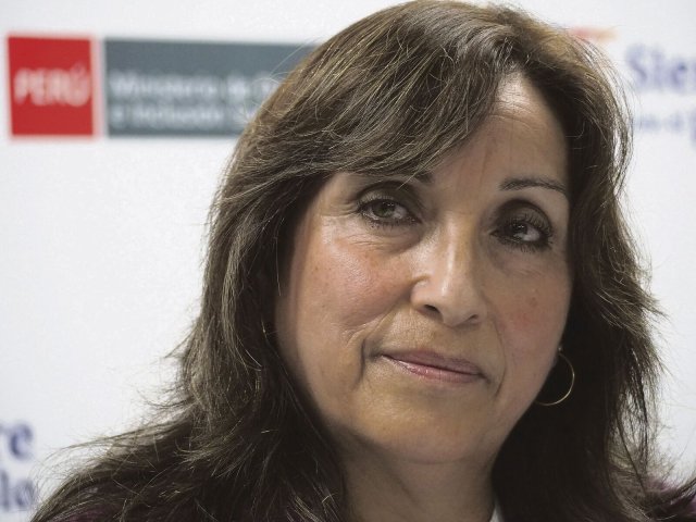 Dina Boluarte, die ehemalige Ministerin für Entwicklung und soziale Eingliederung und bisherige Vizepräsidentin ist nach dem Selbstputsch von Pedro Castillo und dessen Amtsenthebung verfassungsgemäß zur Präsidentin Perus berufen worden.