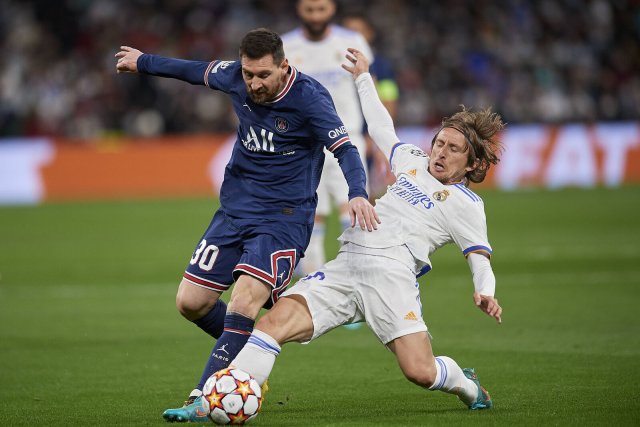 Großes Duell: Lionel Messi (l.) und Luka Modrić trafen zuletzt im März mit ihren Klubs Paris St. Germain und Real Madrid in der Champions League aufeinander.