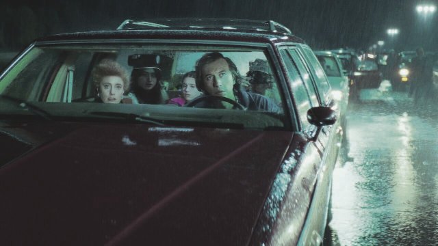 Jack (Adam Driver) und seine Familie beobachten eine todbringende schwarze Wolke, die wie ein Dämon über den Himmel zieht.