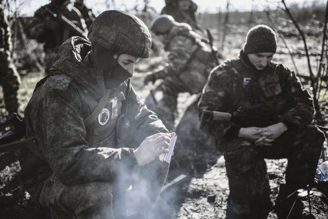 Russische Soldaten in der Ukraine: Wegen der wachsenden Zahl von Kriegstoten sprachen Blogger etwa von »krimineller Nachlässigkeit«.
