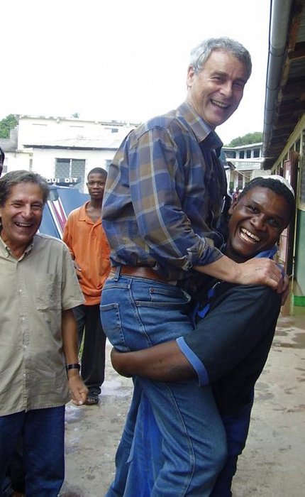 Franz Groll mit haitianischen Freunden
