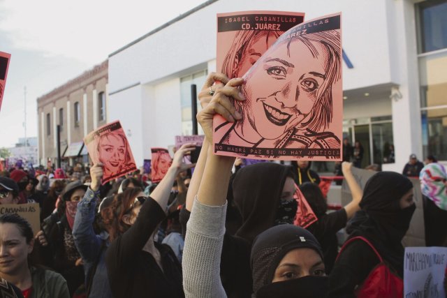 In den Tagen nach dem Feminizid an Isabel Cabanillas organisierten feministische Kollektive mehrere Großdemonstration im Zentrum von Ciudad Juárez.