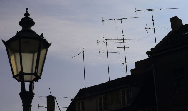 Alte Antennen auf einem Wohnhaus in Bernburg, Sachsen-Anhalt