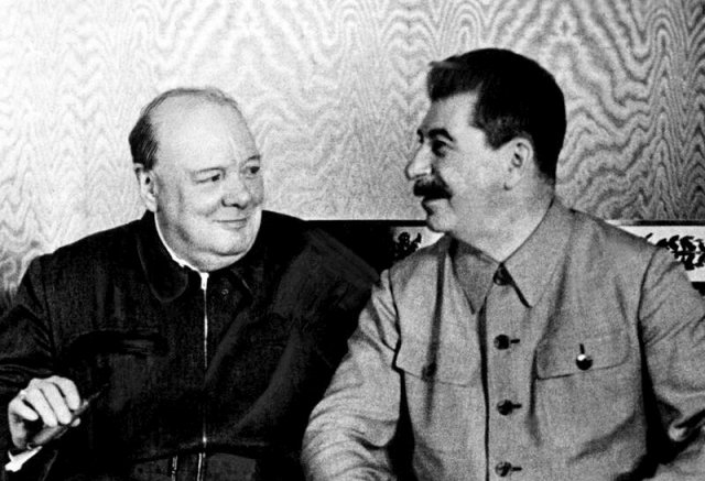 Zwei »Geschichtsmacher«: Winston Churchill (links) und Josef Stalin bei einem Treffen im Moskauer Kreml.