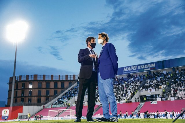 Ein abgehörtes Gespräch zwischen Ex-Präsident Andrea Agnelli (l.) und seinem Cousin John Elkann brachte Juventus Turin in Bedrängnis.