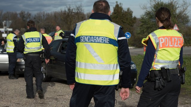 Polizei und Gendarmerie bei einer gemeinsamen Kontrolle