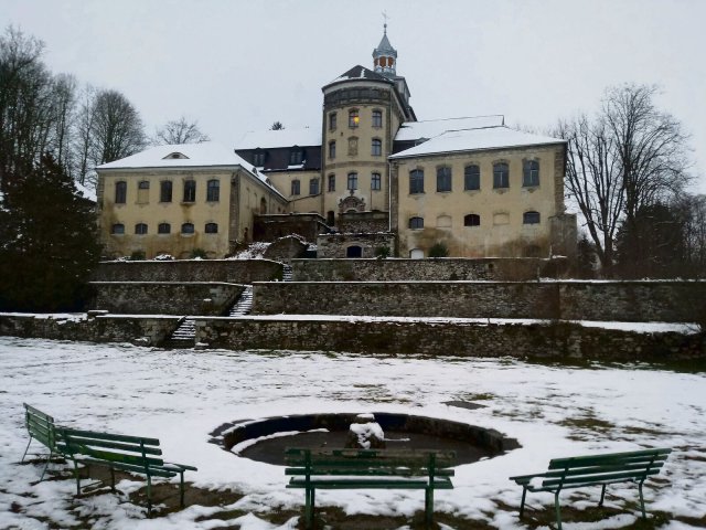 Schloss in Hainewalde. Dort errichteten die Nazis im März 1933 ein »Schutzhaftlager« für politische Gegner. Jetzt will ein Verein mit einer Ausstellung daran erinnern.