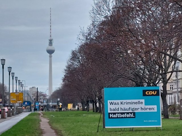 Derbe Parolen: Wie die Berliner CDU im Wahlkampf auftritt, stößt bei Vasili Franco (Grüne) auf Missfallen.
