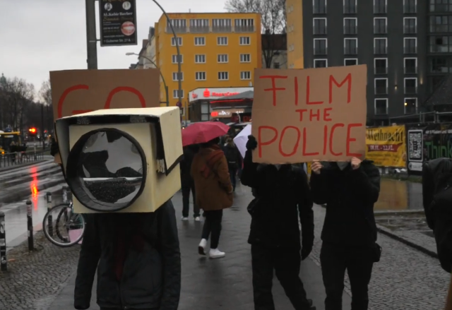 Protest der Kampagne »Go Film The Police« in Berlin.