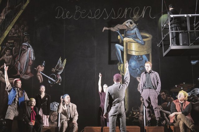 Ein brandgefährlicher Debattierclub: Das Personal aus Camus' Drama »Die Besessenen« am Thalia-Theater Hamburg