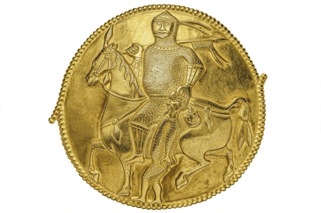 Medaillon vom Krug des Goldschatzes von Sannicolau Mare/Nagyszentmiklós mit Darstellung eines gepanzerten Kriegers