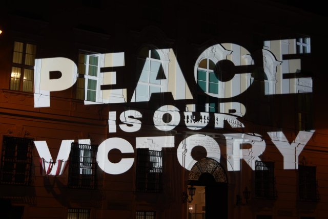 Auf die Wiener Hofburg projiziert: Friedensappell der Europäischen Linkspartei