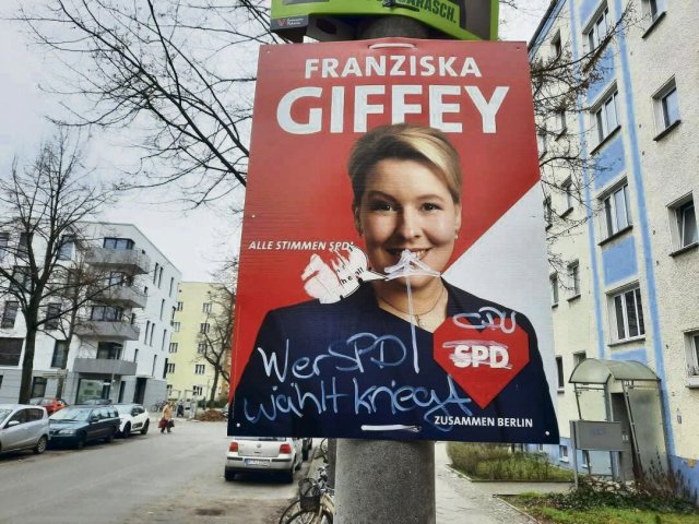 Einsamer Kassandra-Ruf: beschmiertes SPD-Plakat im Wahlkampf