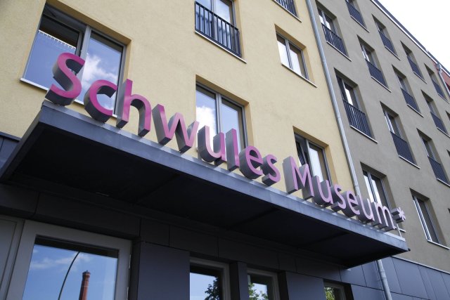 Das »h« im Schriftzug wurde zerstört. Vergangene Woche schossen Unbekannte auf das Schwule Museum in Tiergarten.