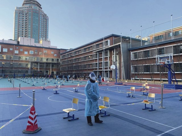 Warten auf die Massen für den PCR-Massentest in Peking